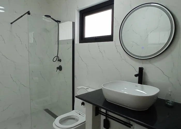 Self-catering 3 *