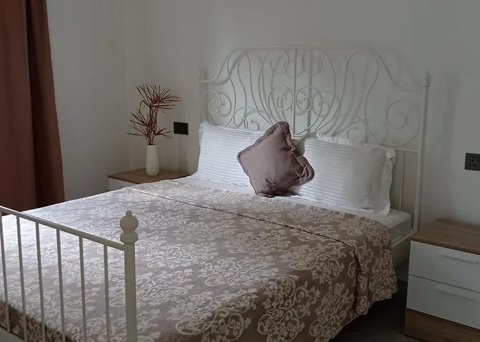Self-catering 3 *