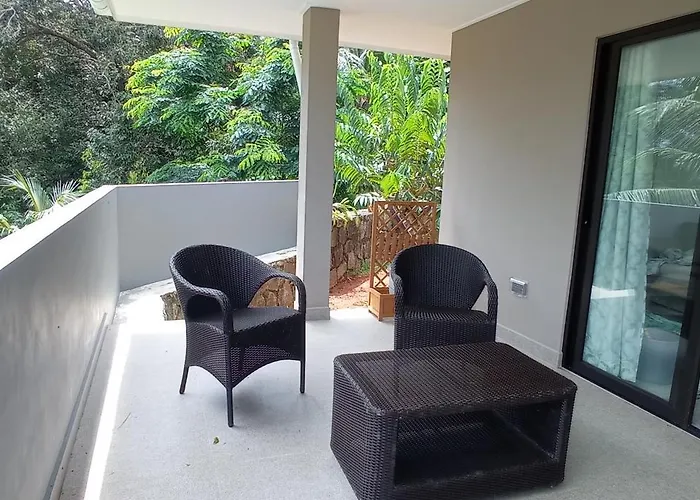 Self-catering 3 *