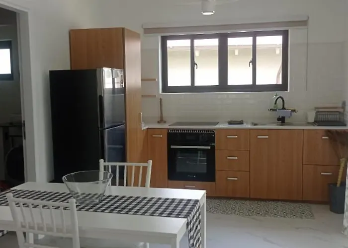Self-catering 3 *